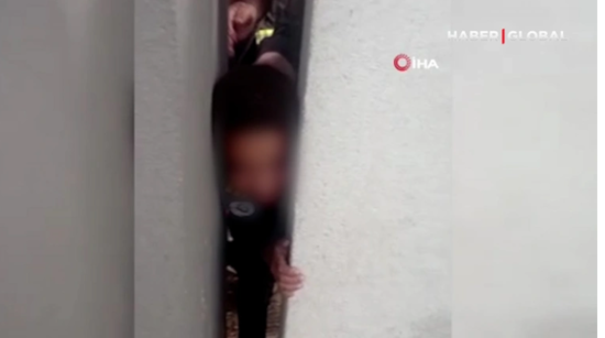 Nəzarətsiz qalan uşağın çətin anları belə qeydə alındı - VİDEO