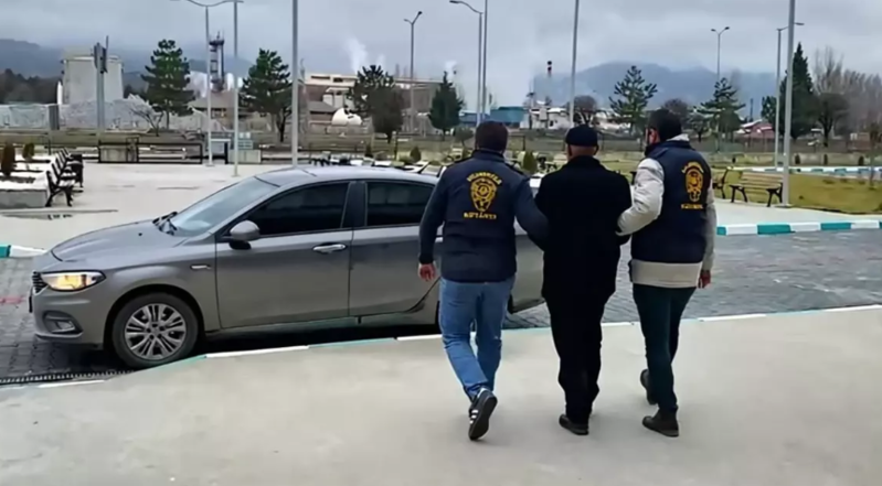 İnsanları həcc ziyarətinə aparmaq vədi ilə yığdığı pulları qumarda uduzdu - VİDEO