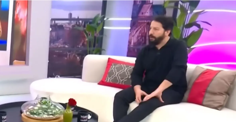 Məşhur komediyaçı canlı yayımda təqlid etdiyi şəxsə yaxalandı - VİDEO