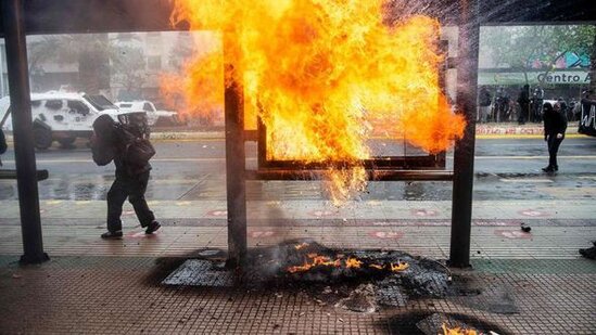 Çilidə torpaqlarını tələb edən yerlilərdən odlu aksiya – FOTO