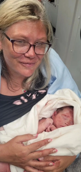 Qadın hamilə olduğunu bilmədən çadırda uşaq DOĞDU - FOTOLAR