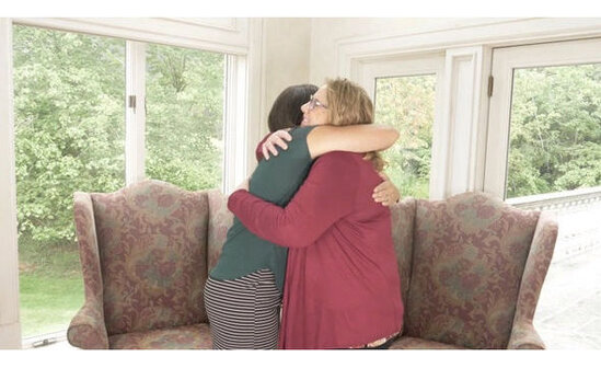 Abortdan sonra sağ qalan uşaq illər sonra anasını tapdı - FOTO