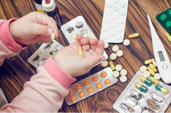 Uşaq müalicəsində buraxılan təhlükəli səhvlər: Aspirin və antibiotiklərə aid vacib faktlar