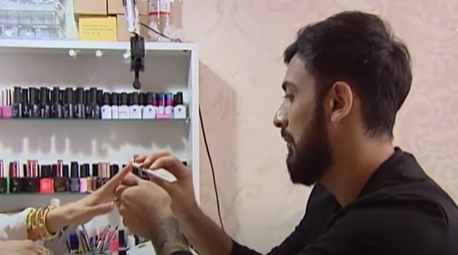 Dırnaq ustası işləyən kişi: "Buna görə məni qınayanlar oldu" - VİDEO