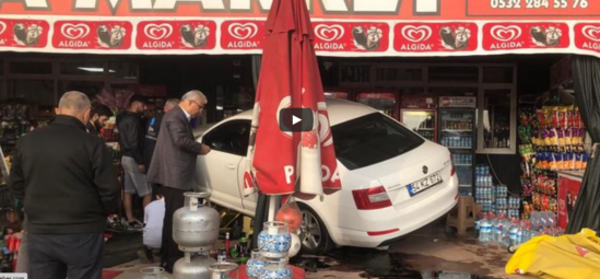 İdarəetmədən çıxan avtomobil mağazaya girdi - VİDEO