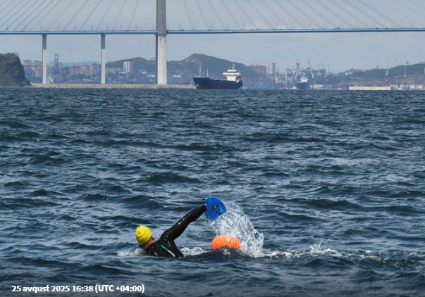 Üzgüçü Bosfor boğazında yarış zamanı itkin düşdü