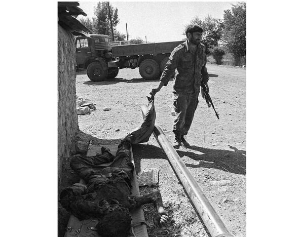 Vaqif Xaçaturyanın Birinci Qarabağ Müharibəsində qeydə alınan görüntüsü yayılıb - FOTO