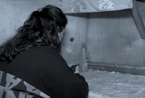 Vaqonda yaşayan 18 yaşlı qız! Ögey atası ilə qalmaqdan niyə qaçdı? - VİDEO