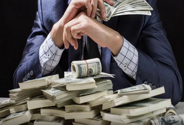 60 il sonra varlı ailədən olduğunu öyrəndi - HƏYATIN SÜRPRİZİ