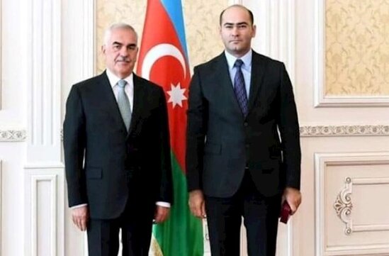 Komitə sədri Vasif Talıbovla olan bütün fotolarını sildi