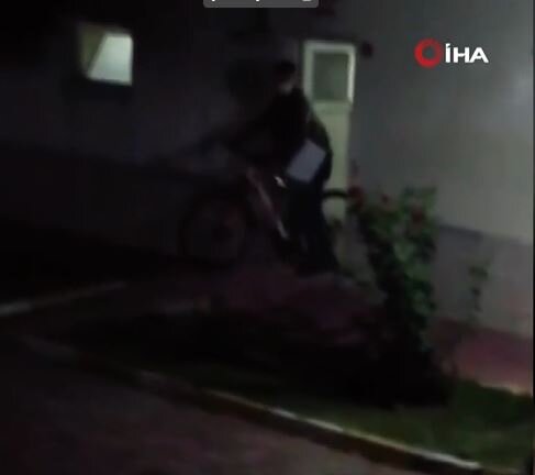 Velosiped oğurlamaq istəyən şəxsin başına görün nə iş gəldi-VIDEO