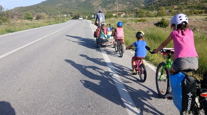 Dünya turuna çıxan fransız ailə velosipedlə Konyaya çatdı