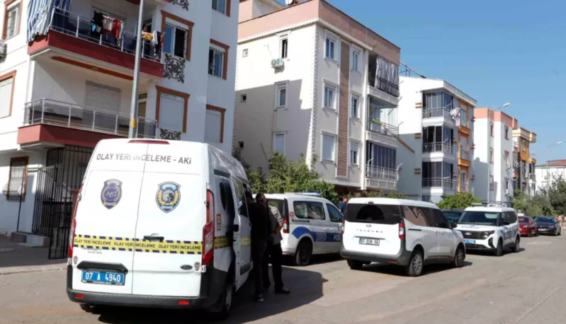 Həbsdən çıxan şəxs keçmiş arvadını və sevgilisini bıçaqladı