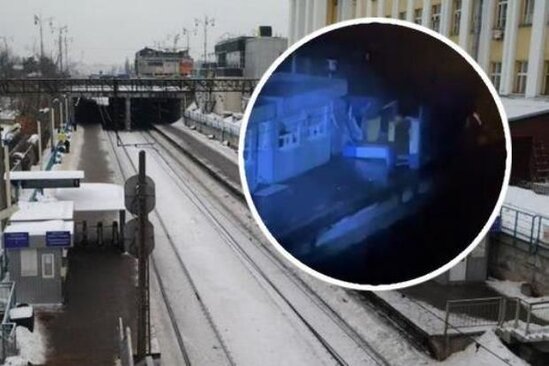 Kiyevdə dəmiryol vağzalı ərazisinə mərmi düşüb - VİDEO