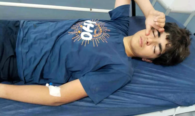 13 yaşlı uşaq məktəbdə voleybol dirəyinin üstünə yıxıldı