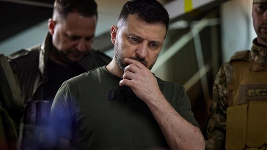 Zelenski ön cəbhəyə getdi - FOTOLAR