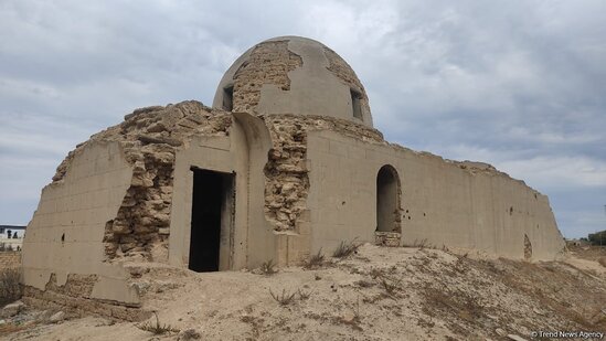 Dağılmaq üzrə olan tarixi hamam dövlət qeydiyyatında deyil - Dövlət Xidməti