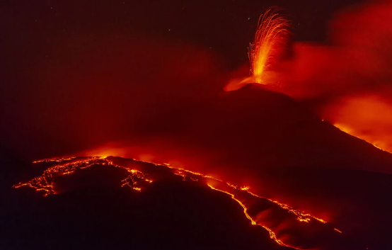 Alimlər Siciliyada Etna vulkanının artan aktivliyinin səbəblərini izah ediblər