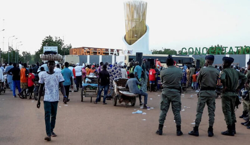 AP: Nigerdə qiyam cəhdindən sonra onlarla hərbçi həlak olub və ya həbs edilib