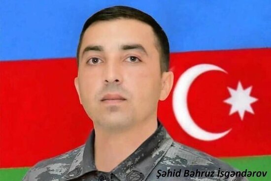 Bayraq asarkən hündürlükdən yıxılan şəhid qardaşı vəfat etdi - FOTO