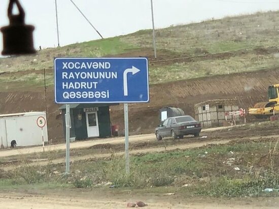 Hadrutda qayanı Azərbaycan bayrağına boyayan gənc kimdir? - VİDEO