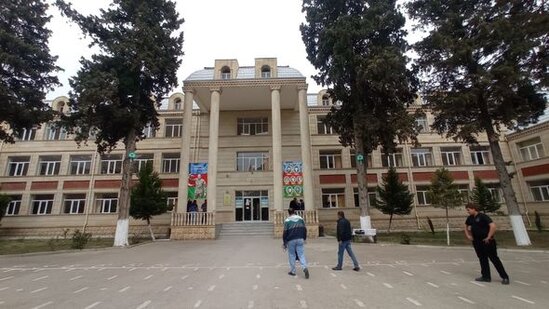 Azərbaycanda məktəbli qızın sinif yoldaşını bıçaqlamasının təfərrüatı - YENİLƏNİB + FOTO