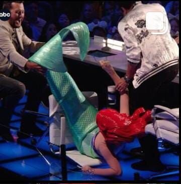 Dünyaca məşhur müğənninin geyimi başına iş açdı - FOTO/VİDEO