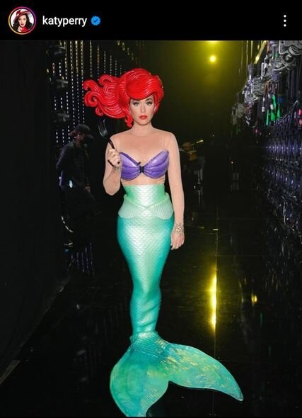 Dünyaca məşhur müğənninin geyimi başına iş açdı - FOTO/VİDEO