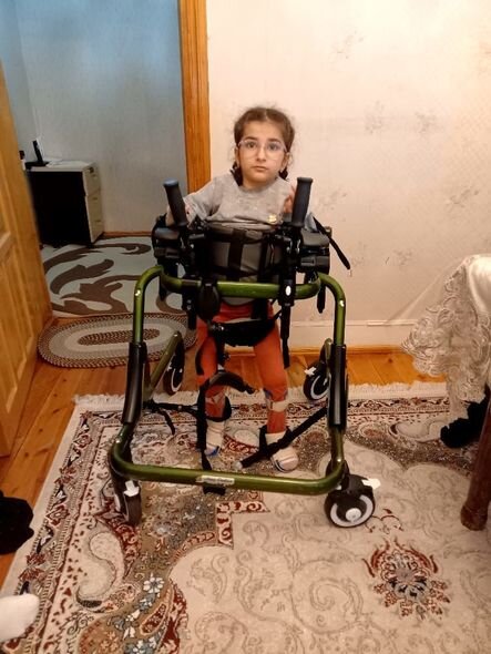 Yeddi yaşlı qızın köməyə ehtiyacı var - FOTO