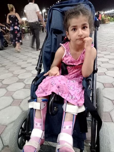 Yeddi yaşlı qızın köməyə ehtiyacı var - FOTO