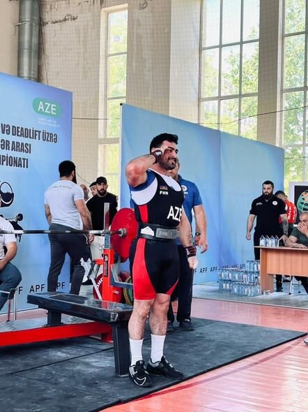 Üstünə ştanq düşən idmançı: "Huşum getdimi, ayağım sürüşdümü, özüm də bilmədim" - FOTO/VİDEO