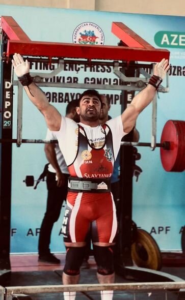 Üstünə ştanq düşən idmançı: "Huşum getdimi, ayağım sürüşdümü, özüm də bilmədim" - FOTO/VİDEO