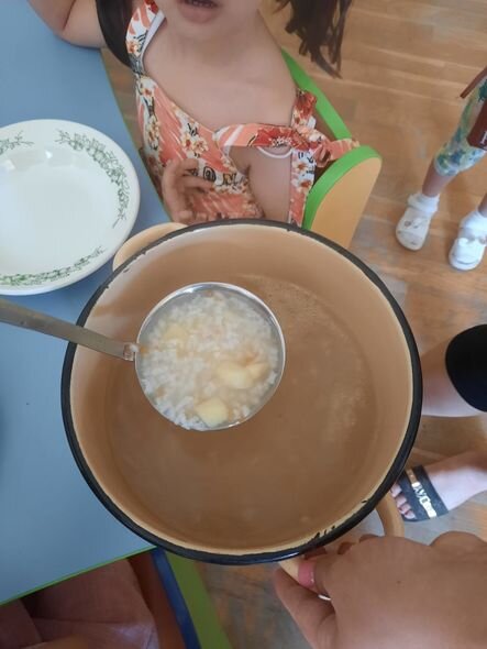 Övladı bağçaya gedən valideyndən ŞİKAYƏT: "Uşaqlara yavan çörək verilir" - FOTO