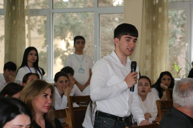 Pərvanə Vəliyeva: "Gənclərlə belə görüşlər çox vacibdir" - FOTO