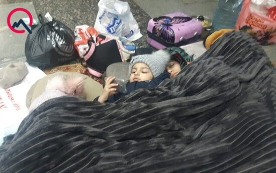 Xarkovda 3 azərbaycanlı ailə metro keçidində qalıb - FOTOLAR