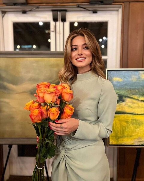 Xalq artistinin qızı mükafatlandırıldı - FOTOLAR