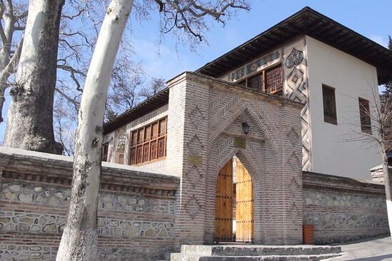 İlham Əliyev və Mehriban Əliyeva "Yuxarı Baş" qoruğunda aparılan təmir-bərpa işləri ilə tanış olublar