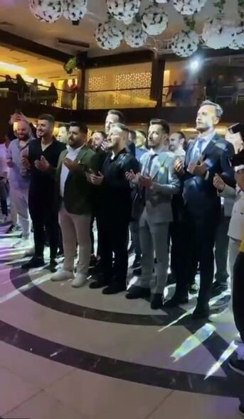 Dostları bəyə başdaşı hədiyyə etdilər - FOTO