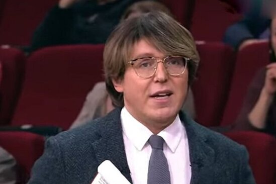 Xəstəliyini parik və qrimlə də gizlədə bilmir - FOTOLAR