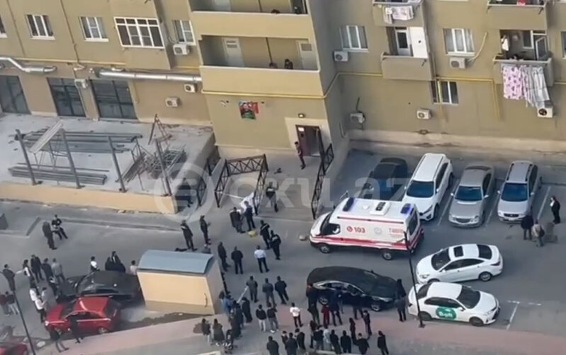 Xırdalanda yeniyetmə binadan yıxılaraq öldü - Video