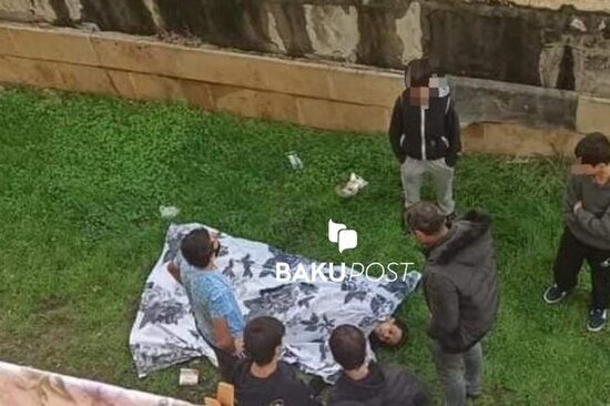 Xırdalanda 11-ci sinif şagirdi özünü binadan atdı