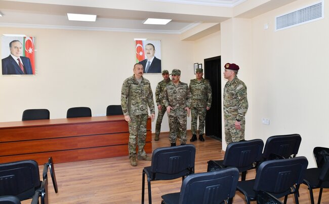 Prezident XTQ-nin hərbi hissəsində - FOTOLAR