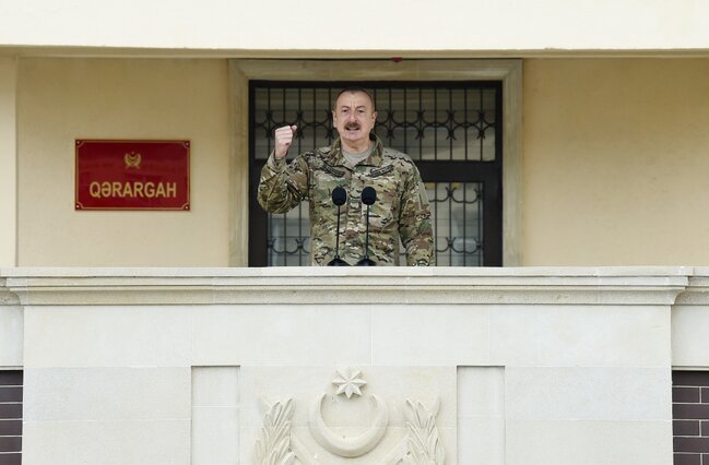 Prezident XTQ-nin hərbi hissəsində - FOTOLAR