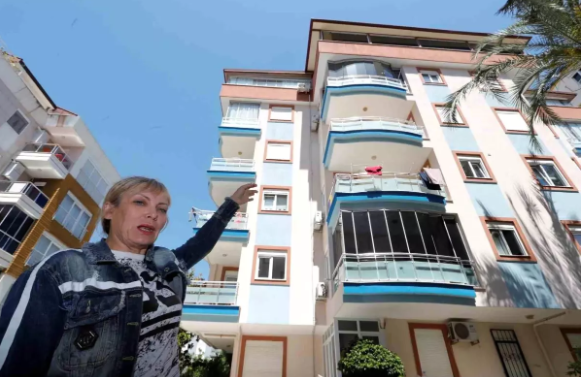 Kirayəçisi evdən çıxmayan qadın niyə küçədə yaşayır?