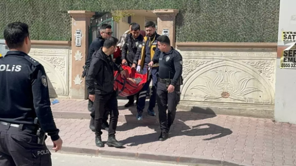 Kişi həyat yoldaşını bıçaqlayıb, intihar etdi