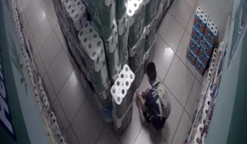 10 yaşlı uşaq marketdə yanğın çıxarıb qaçdı