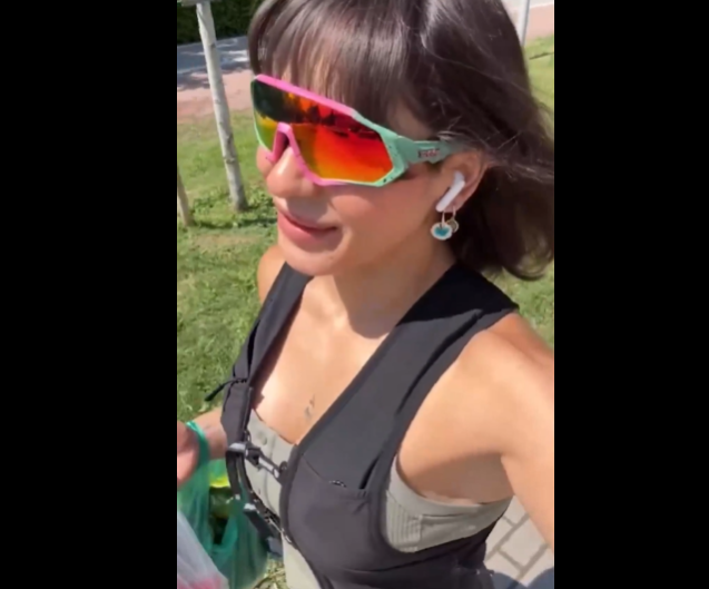 Yaşlı kişinin təklifi gənc qadını şoka saldı - VİDEO
