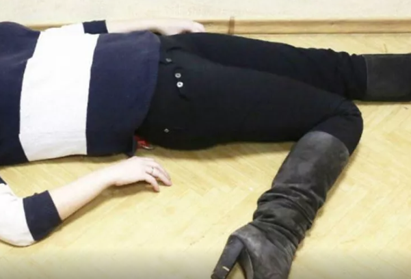 Yeni il gecəsi tanış olduğu qızı öldürüb meyitini divarın içində gizlətdi