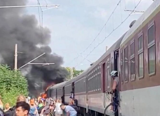 Qatar və avtobus toqquşdu: Ölənlər var