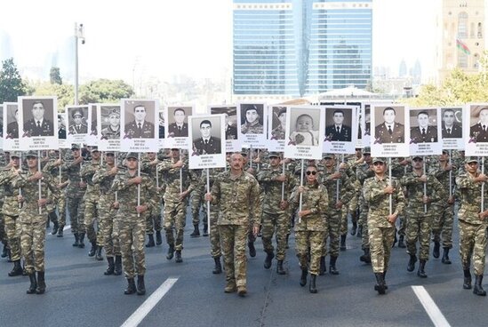 Müzəffər Ordu və öz vədlərinə sadiq qalan Müzəffər Ali Baş Komandan